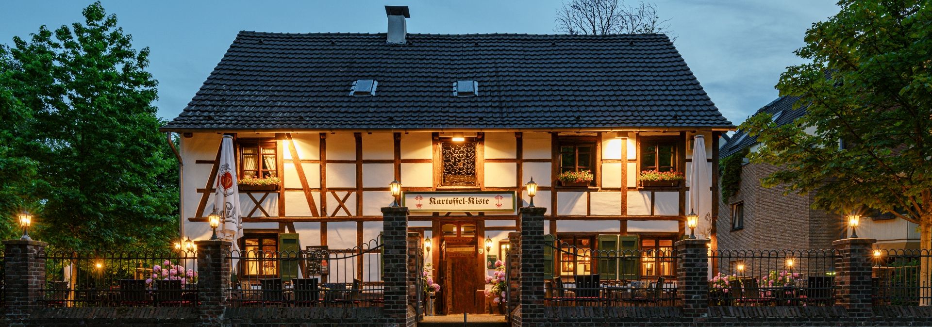 The Kartoffel-Kiste is located at the foot of the Kaiserberg, very close to Duisburg Zoo