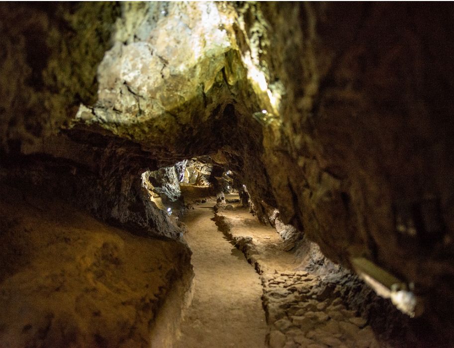 The air in the cave is almost free of dirt particles