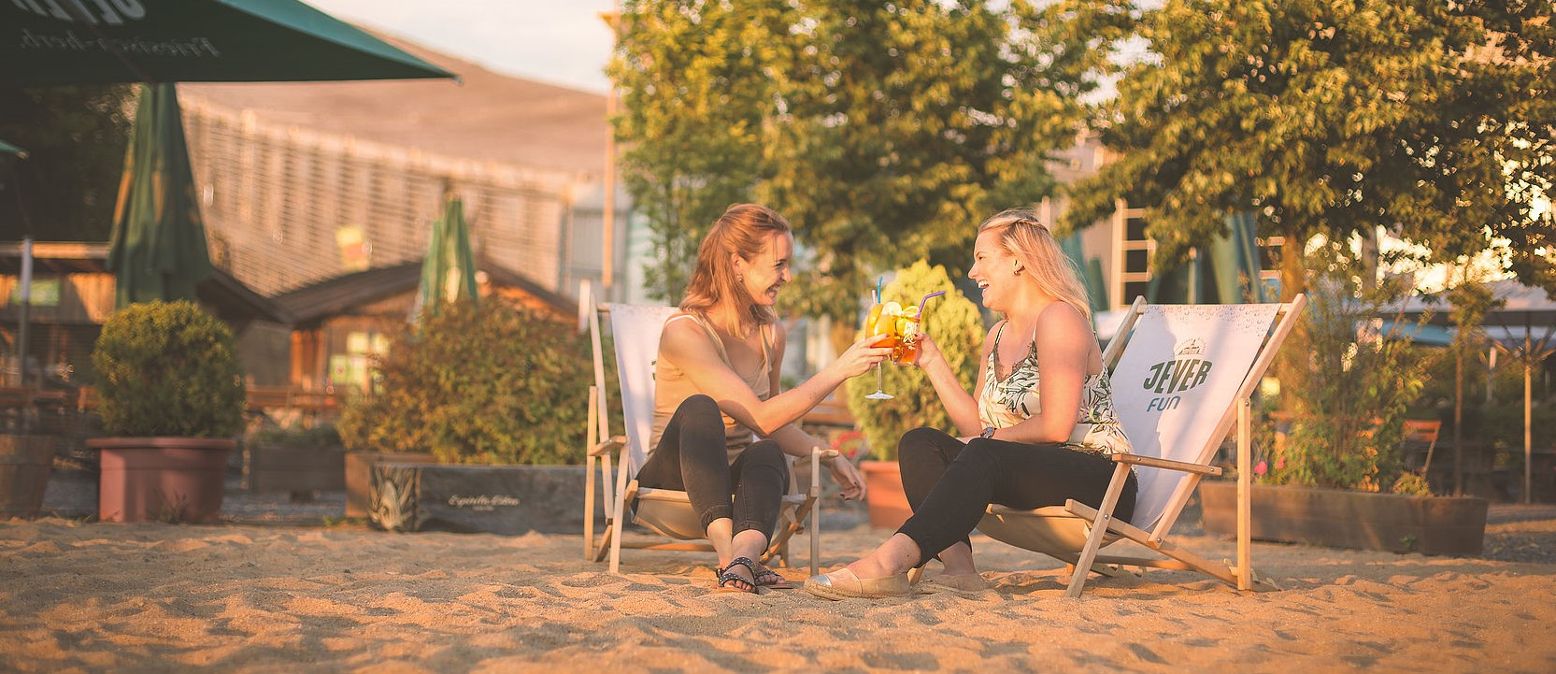 Sun loungers can be used for relaxing moments in the beer garden of the Salzburger Hochalm