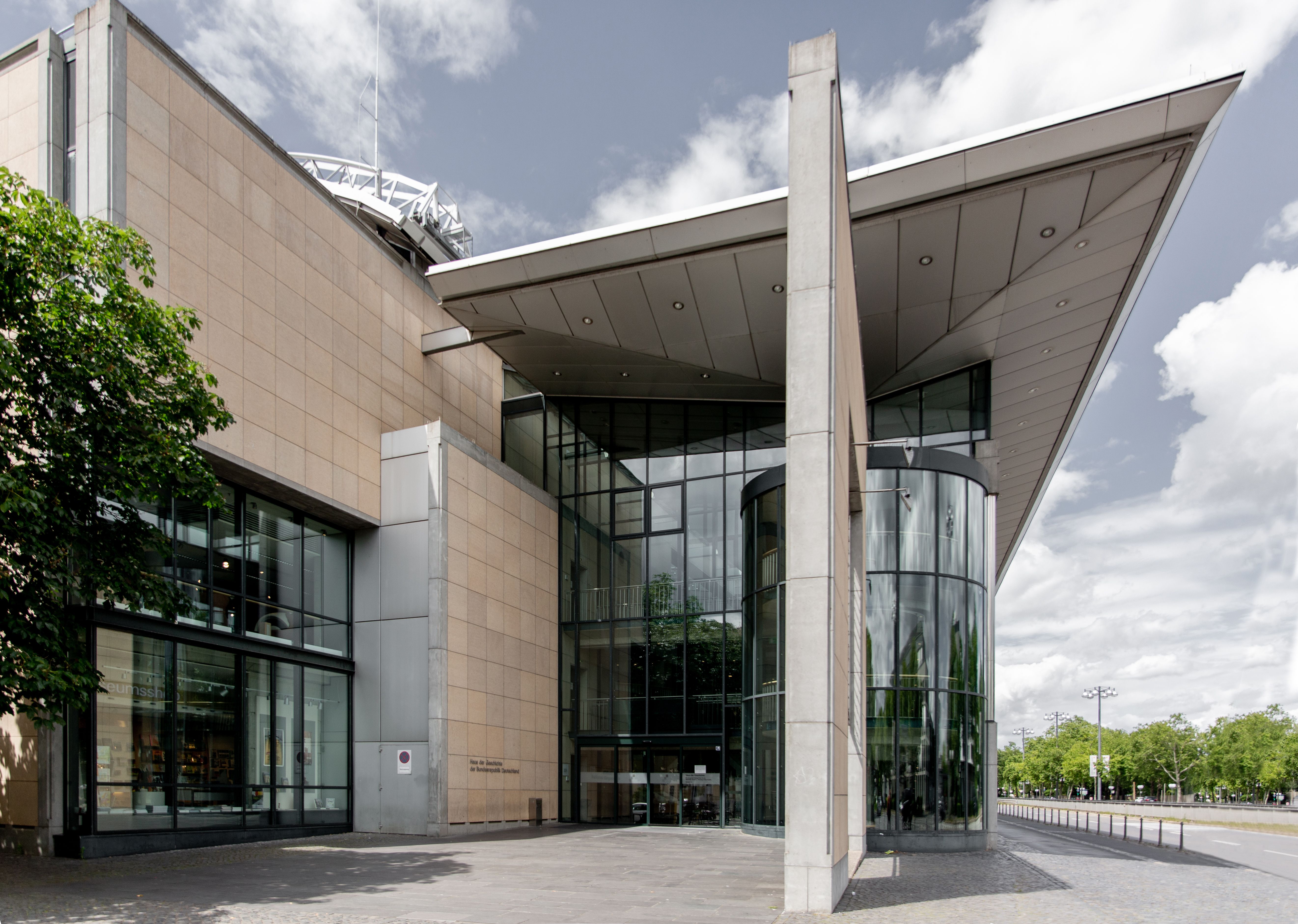 Der Eingangsbereich des Haus der Geschichte in Bonn