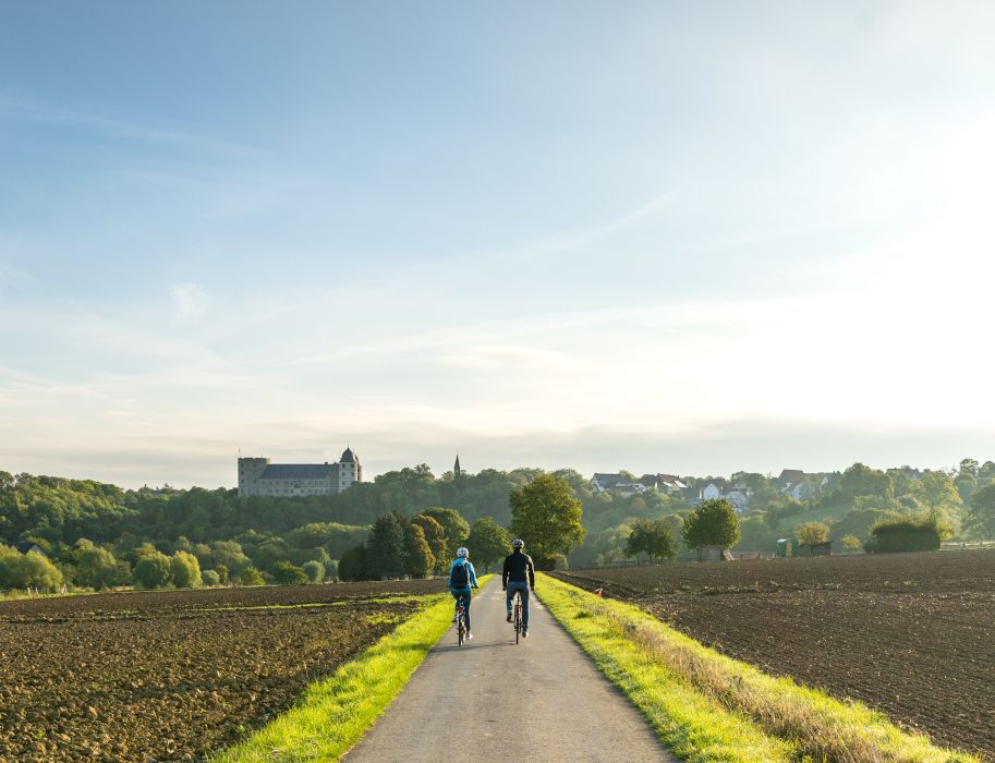 Wewelsburg Castle is easy to reach by bike. Cycle paths lead directly to the attraction in the Teutoburg Forest