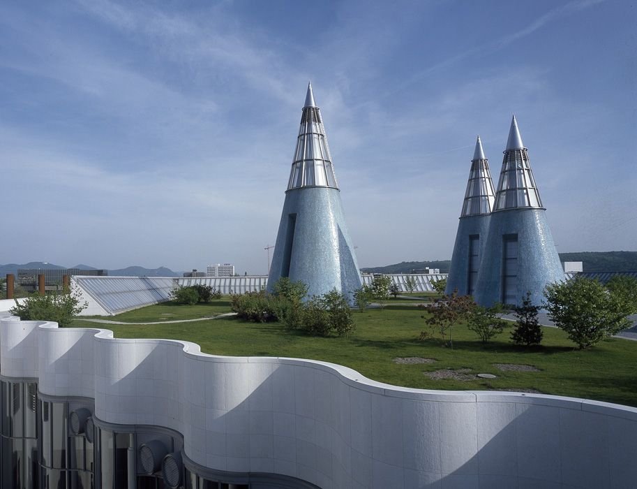 The Bundeskunsthalle in the former federal capital of Bonn is a platform for temporary exhibitions of international importance that attract large numbers of visitors