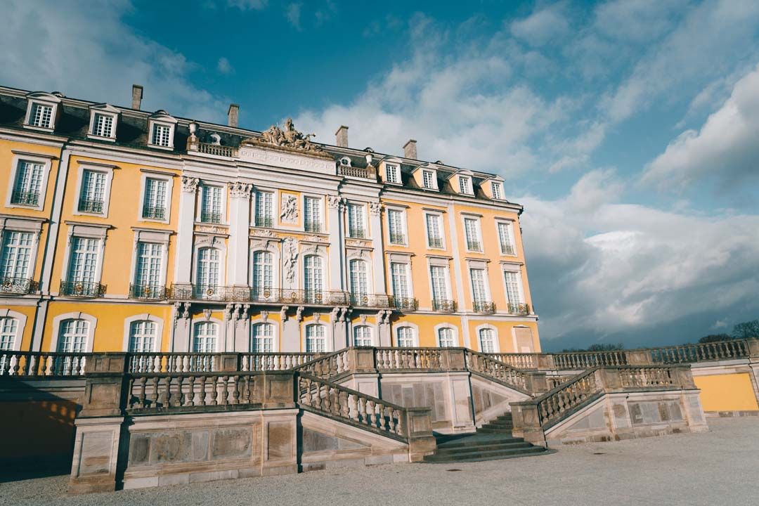 Brühl Schloss Augustusburg, seitlicher Blick auf das Schloss