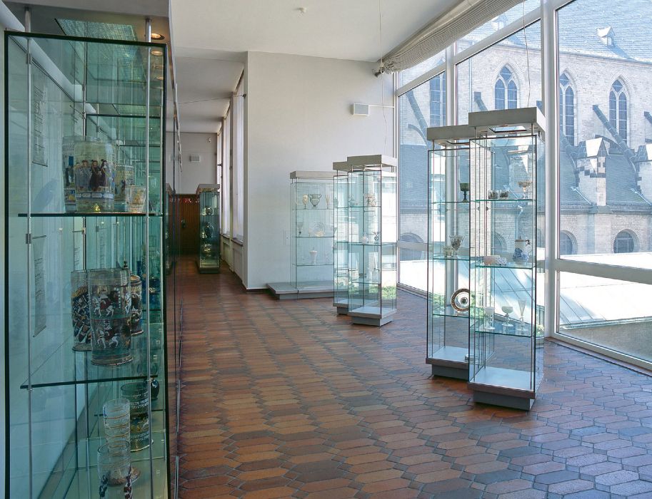 The showcases in the historical collection also display glass goblets and vases