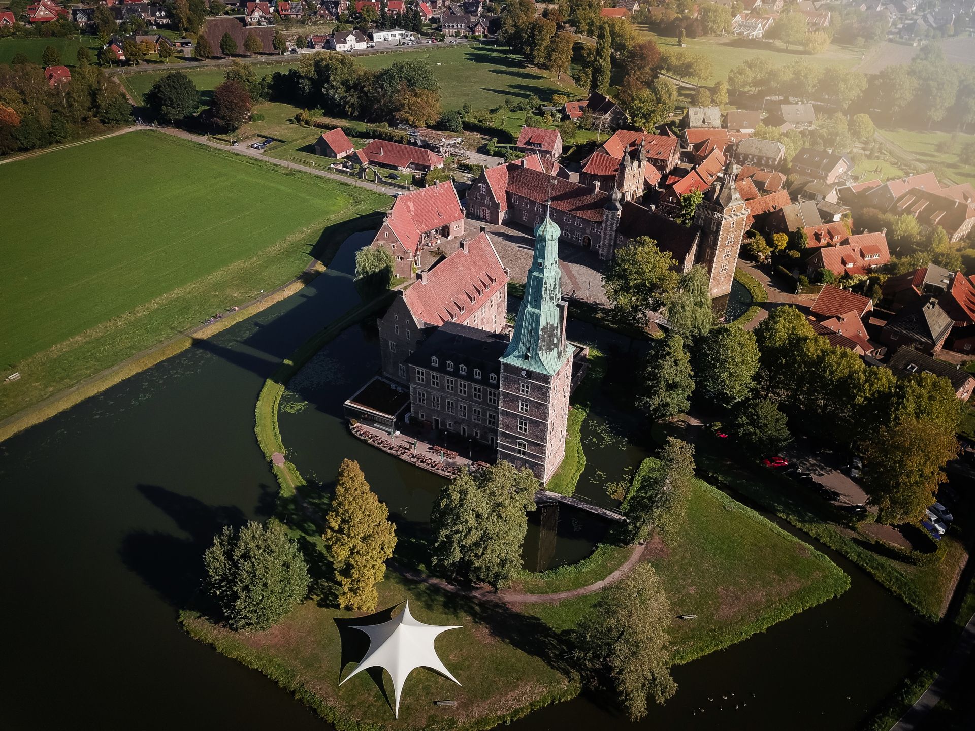 Raesfeld Castle is an insider tip for nature lovers and globetrotters