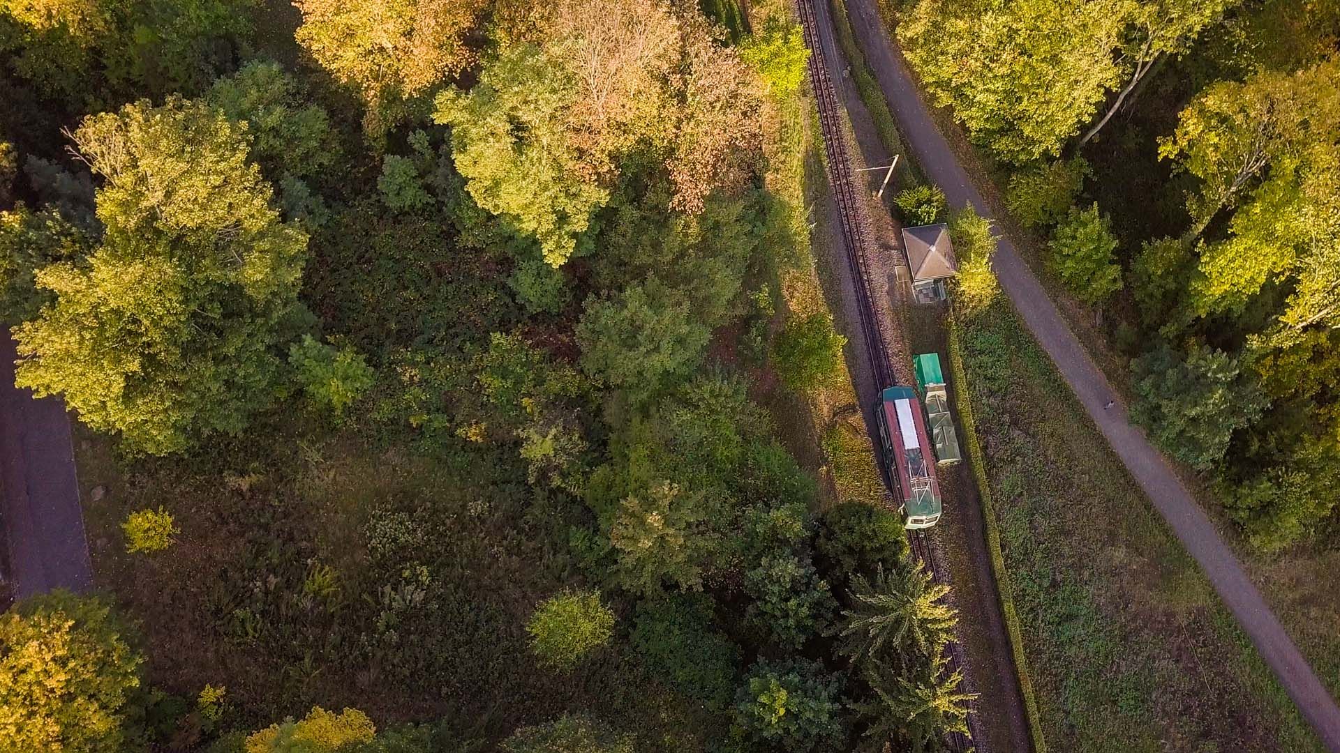 Drachenfels railway frontal view from above on wagon