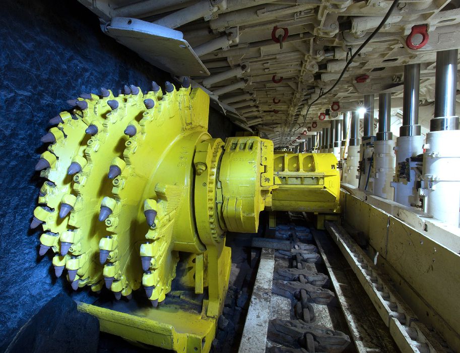 A shearer loader is available for viewing in the demonstration mine of the German Mining Museum