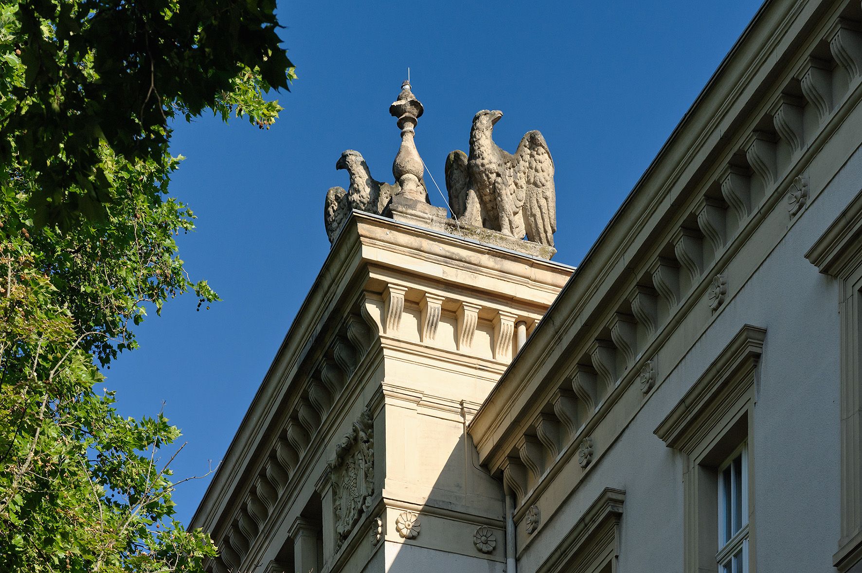 Detail am Gerichtsgebäude in der Kaiserstraße, Dortmund