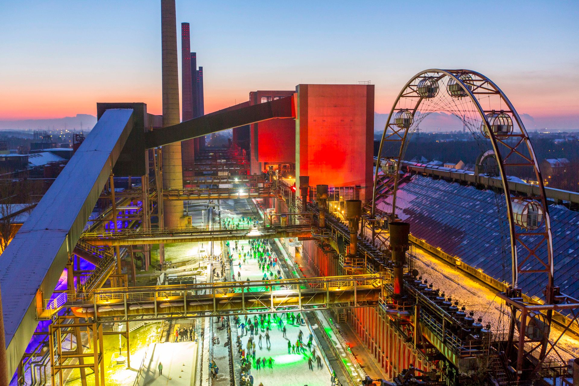 Jochen Track, Stiftung Zollverein, Eisbahn auf der Zeche Zollverein in Essen im Ruhrgebiet am Abend