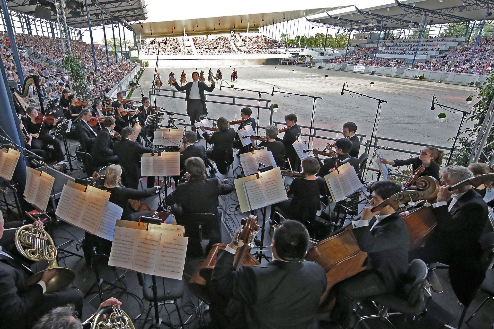 The show program "Horse and Symphony", accompanied by live music from the Aachen Symphony Orchestra, is an integral part of the CHIO supporting program