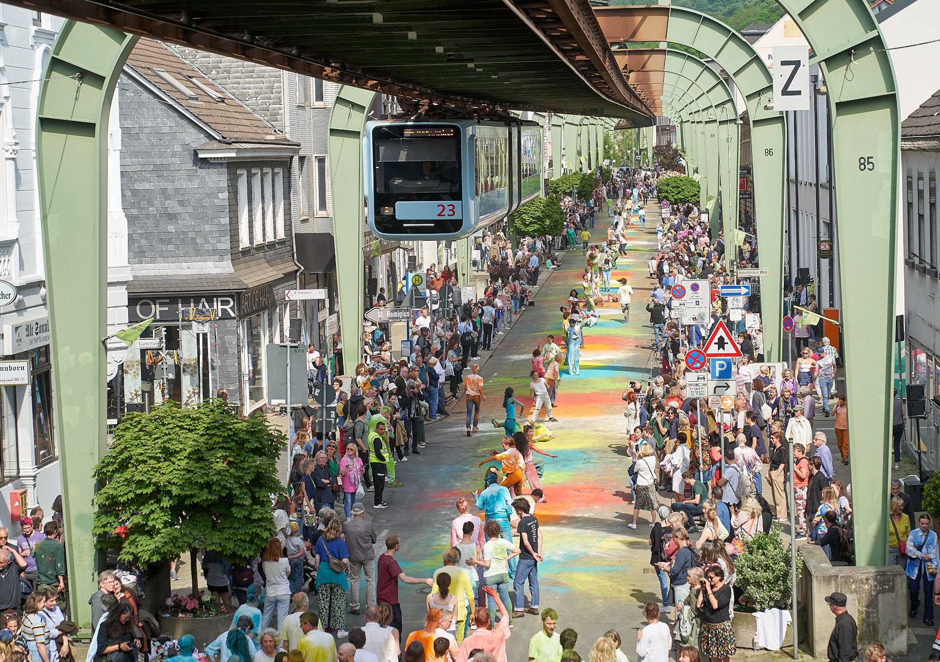 Wundertal ist eine Reihe von Events und Stücken, ein außergewöhnliches choreografisches Happening