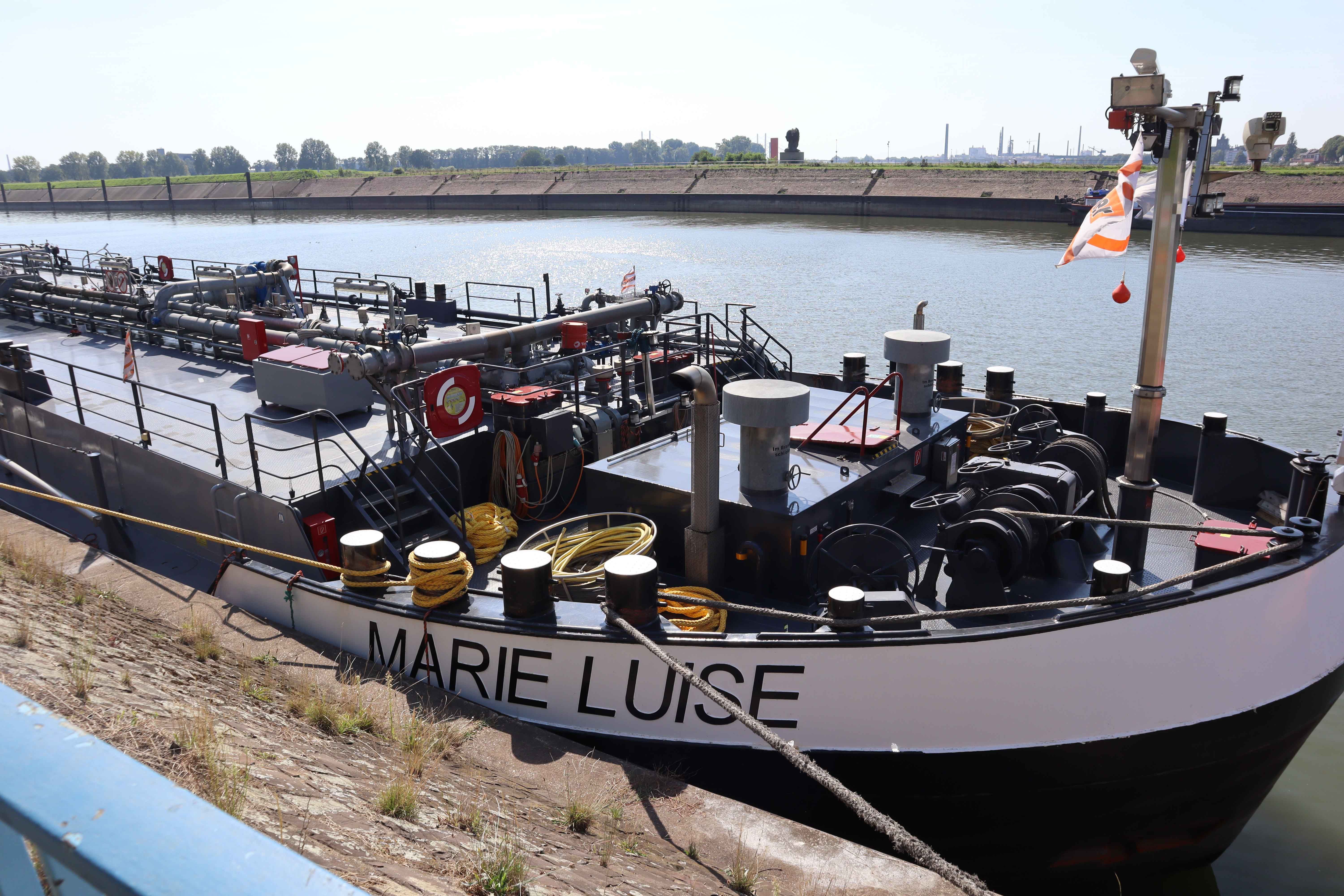 Tourismus NRW e.v., Schiff im Hafen Duisburg-Ruhrort