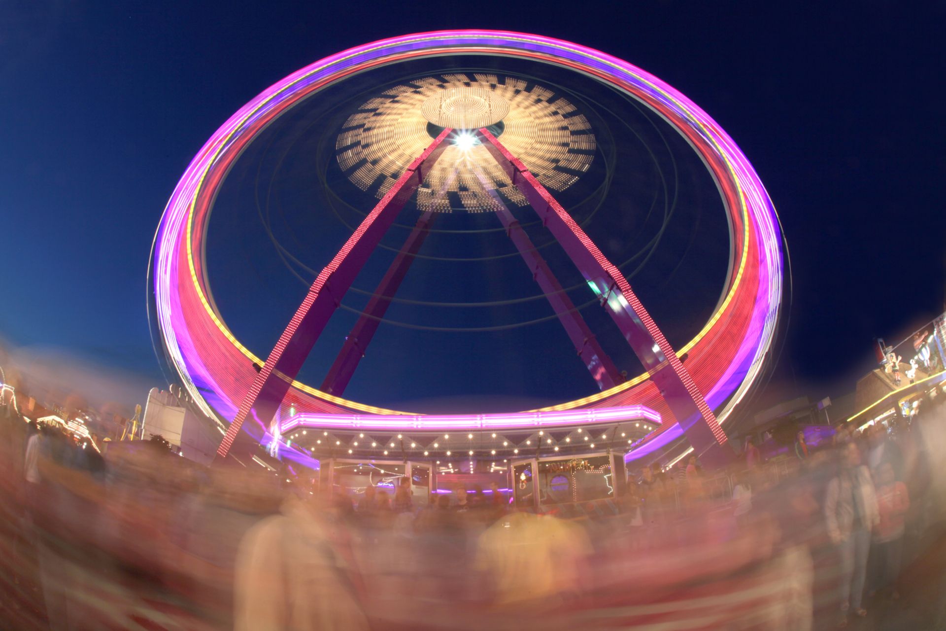 At the Cranger Kirmes, visitors have the choice between a variety of rides