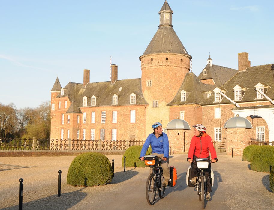 The Münsterland region is ideal for cycling tours. Anholt Castle is also a wonderful place to visit on a cycle tour