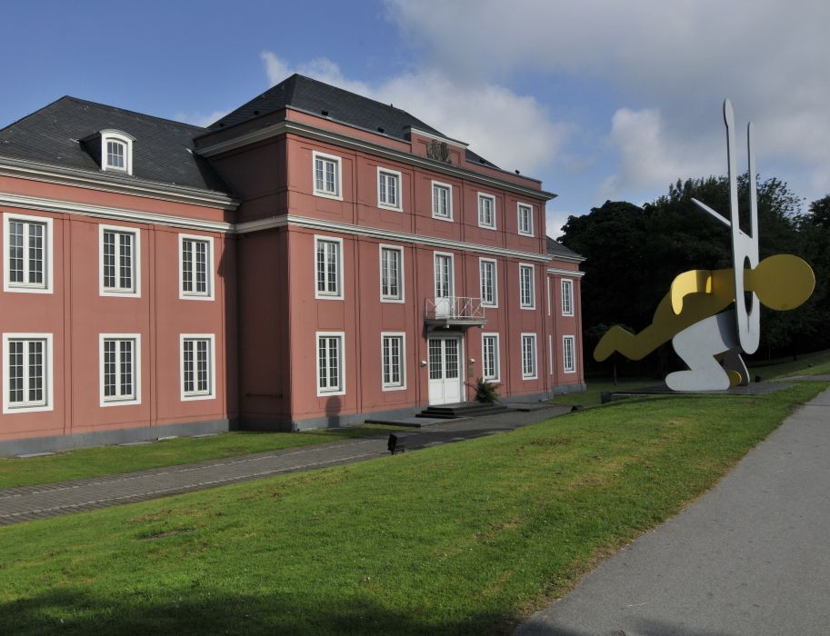 A sculpture by Keith Haring stood in front of the main building of Schloss Oberhausen for several years