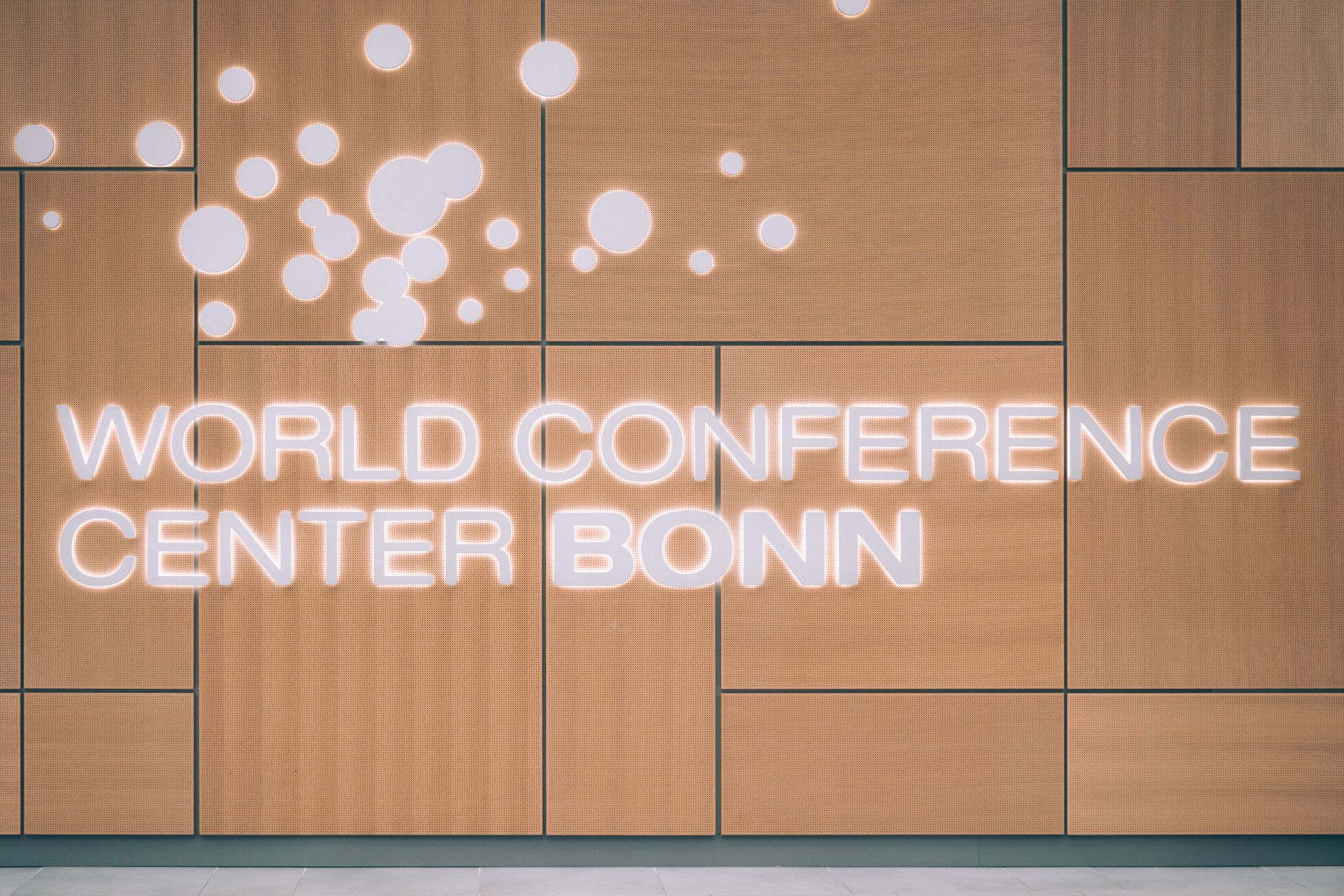 Illuminated logo of the World Conference Centre Bonn