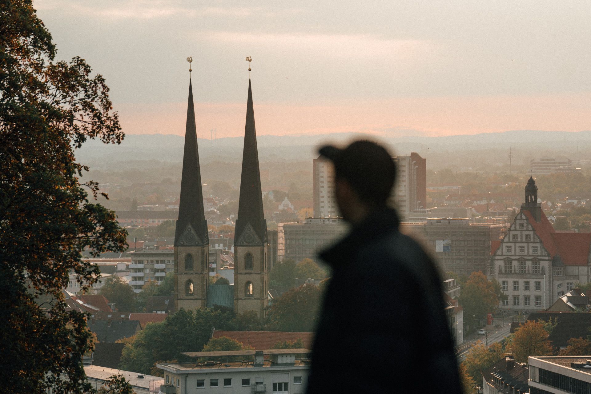 Blick auf Türme der Marienkirche in Bielefeld