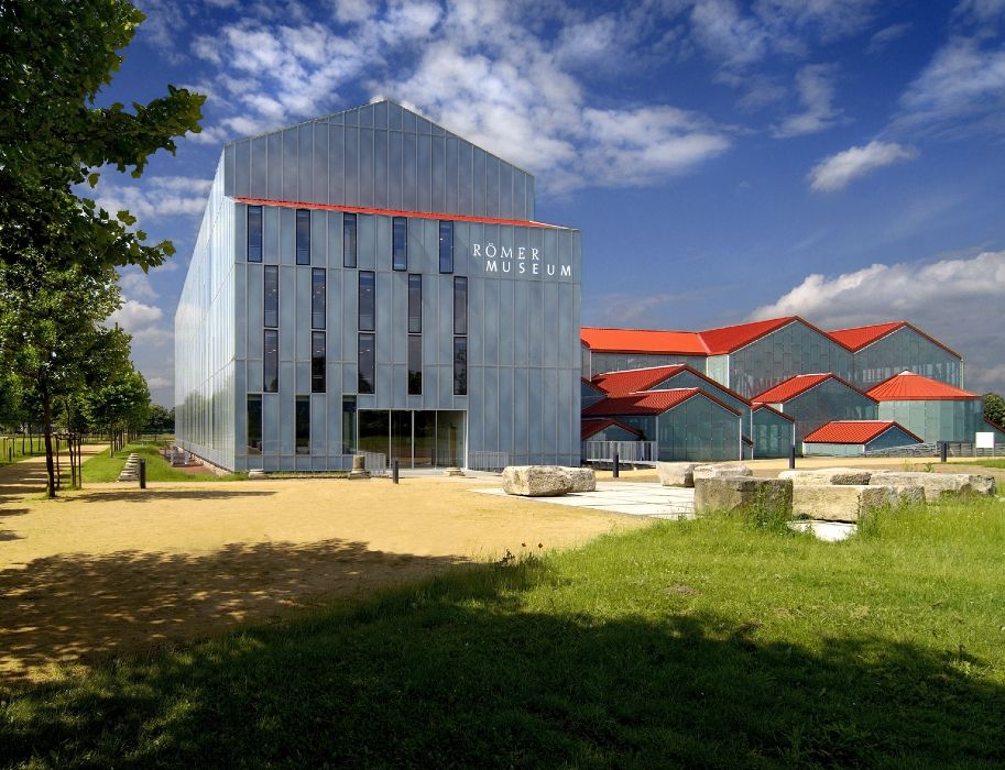 The LVR-Römermuseum is located on the foundations of the entrance hall of the former city baths of Colonia Ulpia Traiana