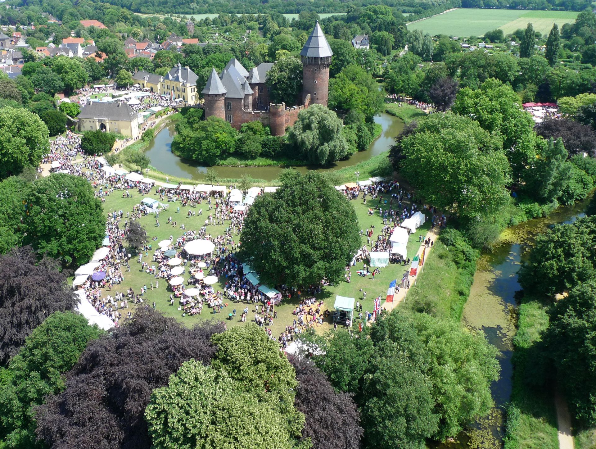 Around 45,000 visitors are drawn to the Flachsmarkt in Krefeld every year