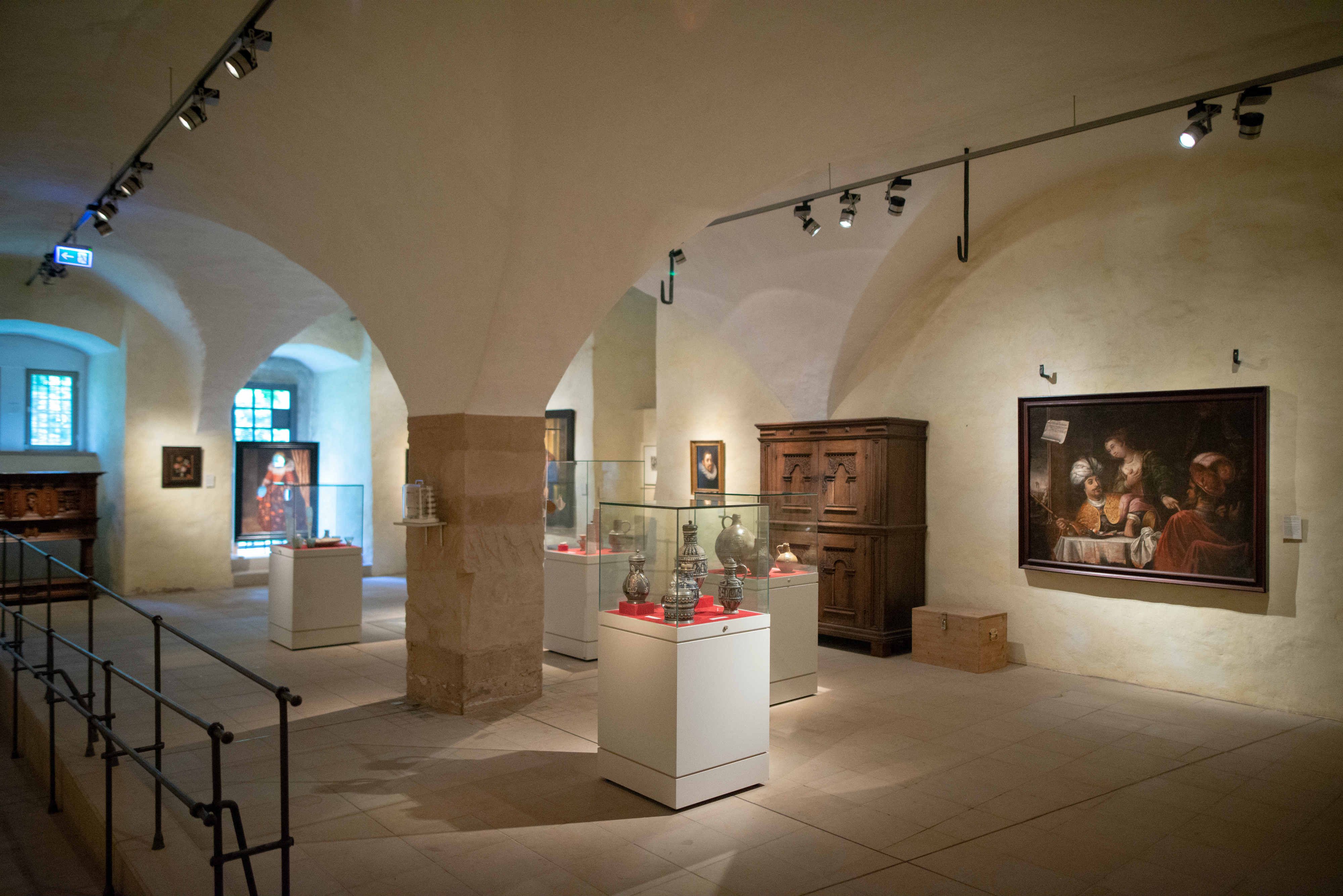 Exhibition view in the vaulted cellar of Brake Castle