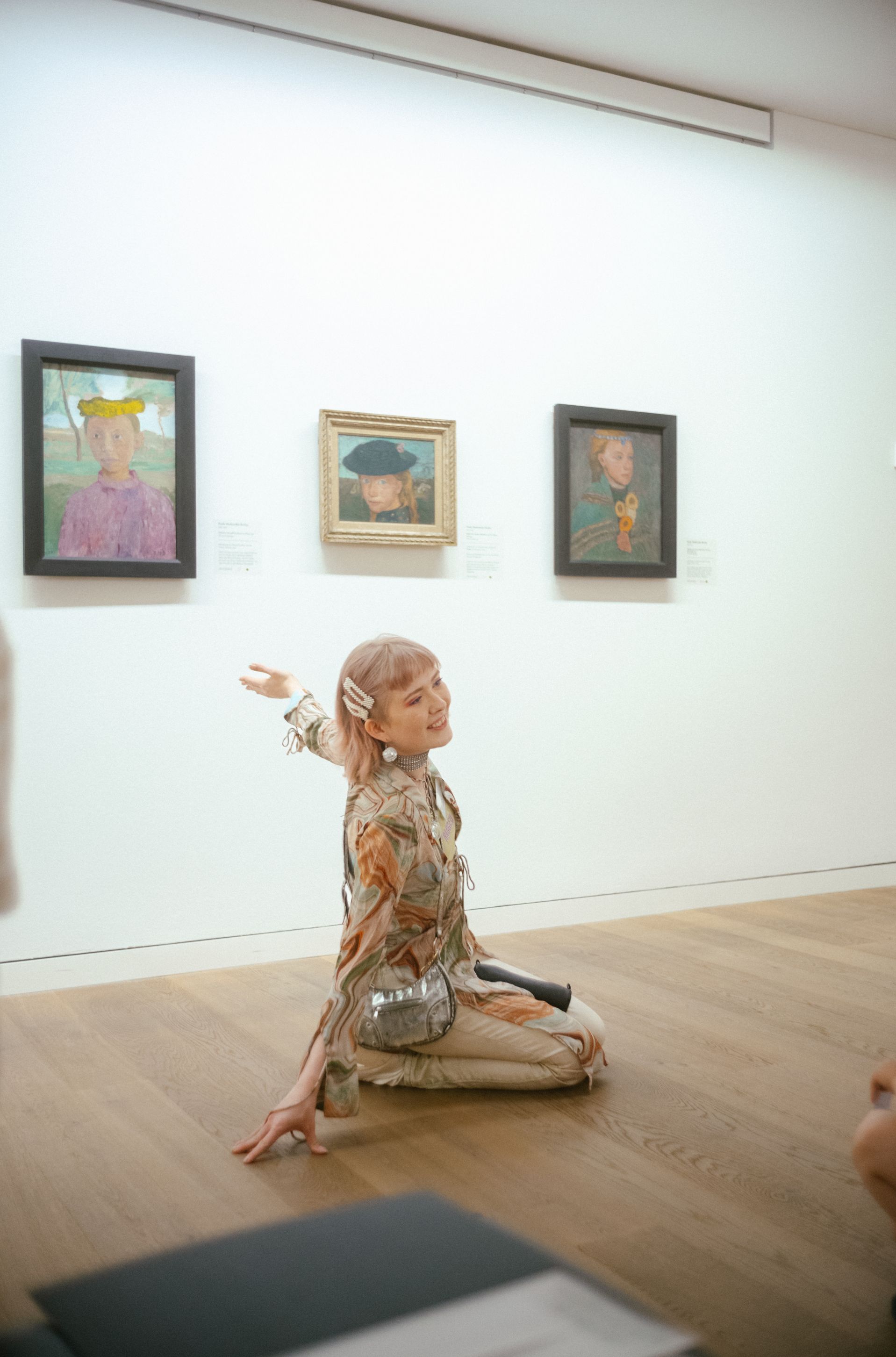 Tourismus NRW e.V., In einem Ausstellungsraum treffen Besuchende des Von der Heydt-Museums auf Arbeiten von Paula Modersohn-Becker