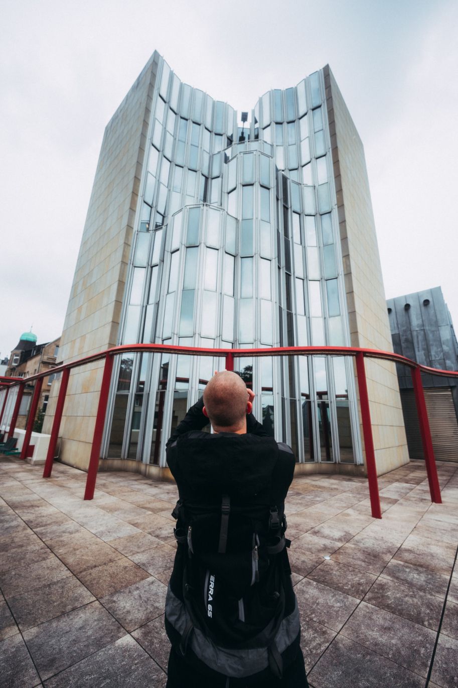 The administration tower of the Abteiberg site is an eye-catcher and popular photo motif