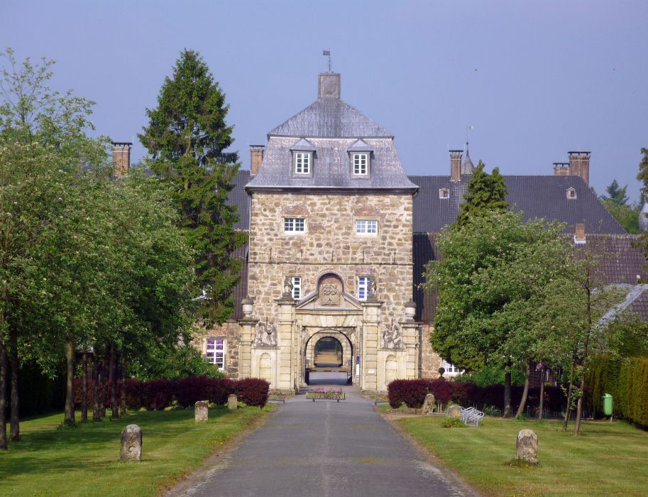 Today, guests can look through the entire castle grounds from the access avenue