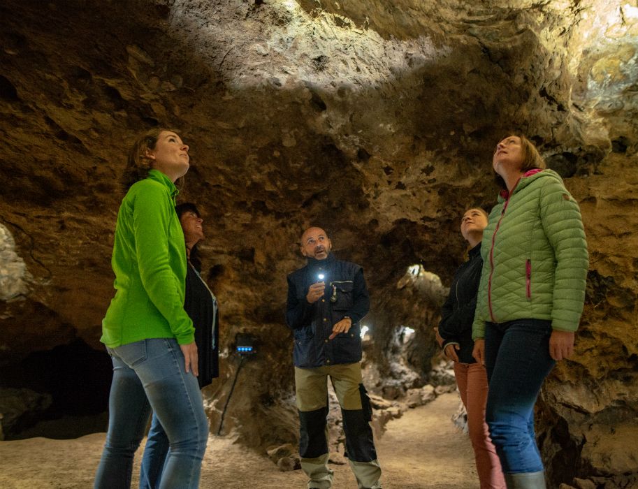 Fossil trip, treasure hunt and adventure tour special, the Kluterthöhle can be experienced in many different ways