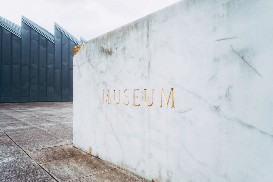 Golden lettering on white marble marks the way to the entrance of the Abteiberg Museum