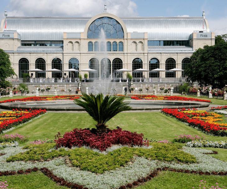 Flora-Cologne-exterior-view-with-fountain