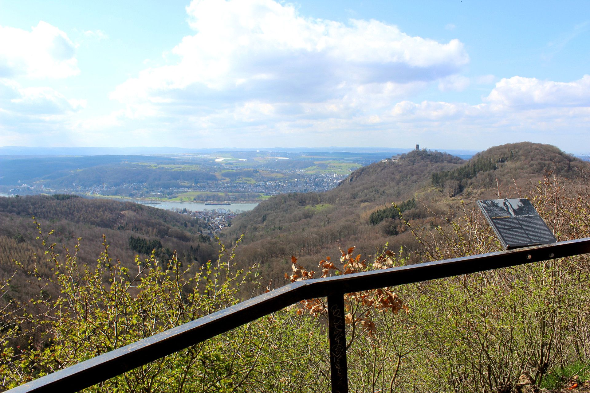 Beethovenwanderweg Blick auf Drachenfels