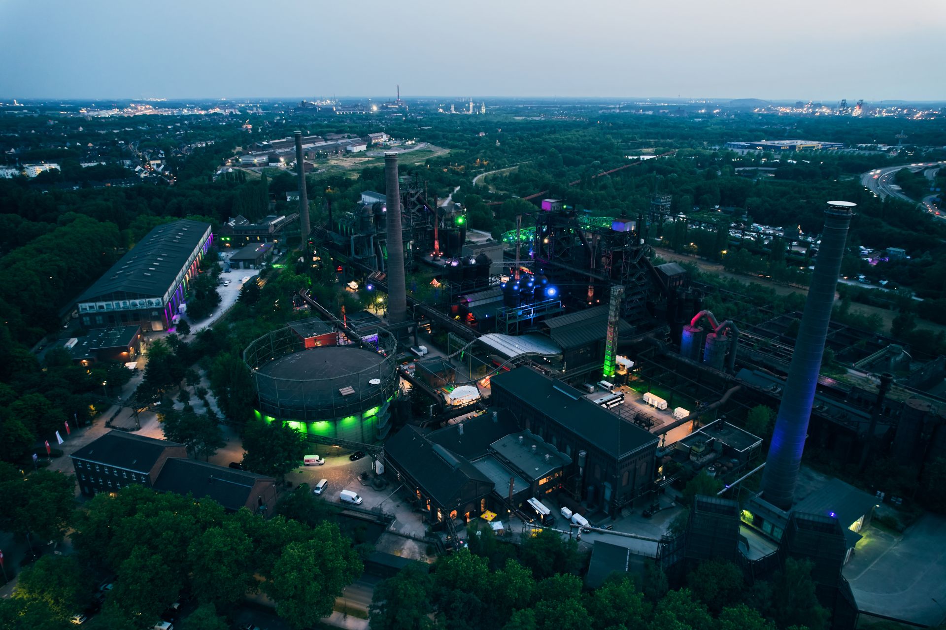 The Duisburg-Nord Landscape Park covers around 180 hectares. The site combines industrial culture with nature and a fascinating light installation