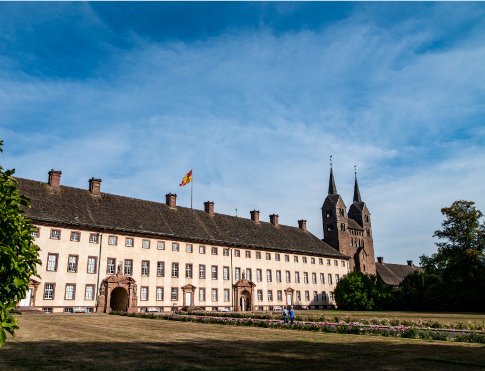 1.200 Jahre reicht die bewegte Geschichte der romantisch gelegenen, ehemaligen Klosteranlage Corvey zurück