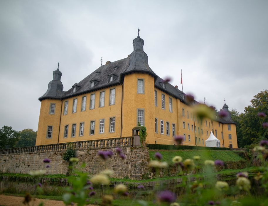 Dyck Castle was most recently the seat of the princely Salm-Reifferscheidt-Dyck family before the property was transferred to a foundation