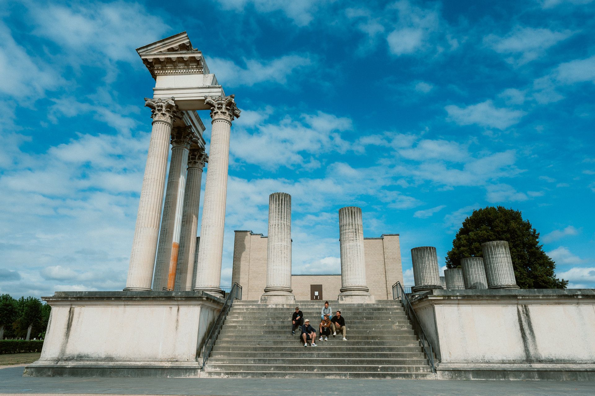 APX harbour temple, group on stairs