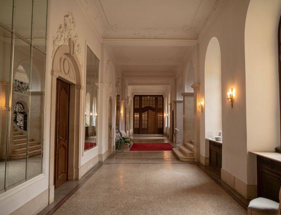 The imposing entrance area of the main palace