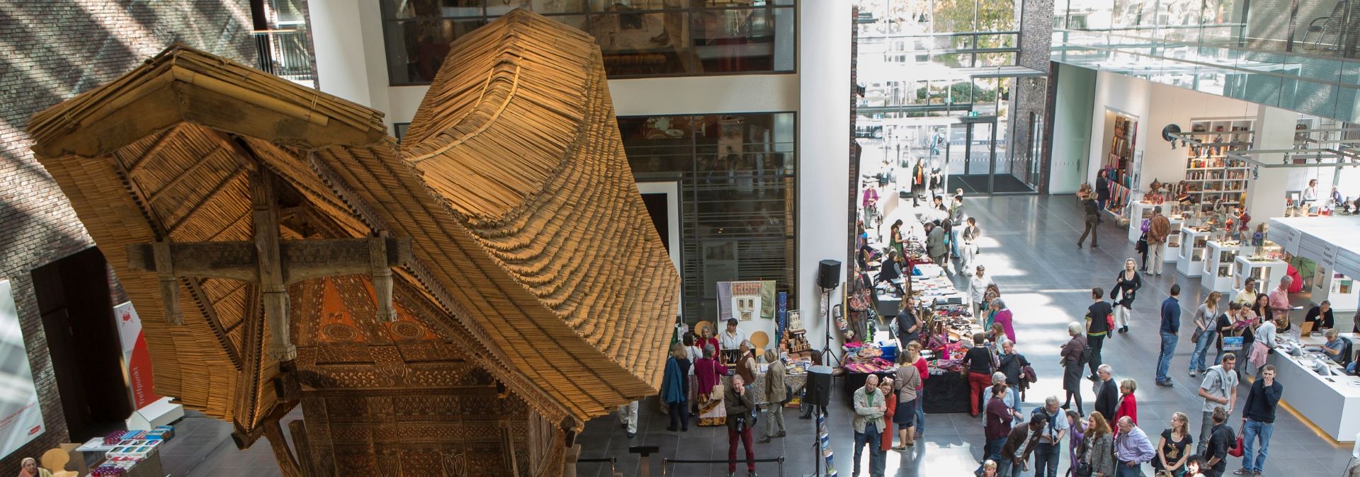 In the foyer of the Rautenstrauch-Joest-Museum, guests can admire a huge rice granary