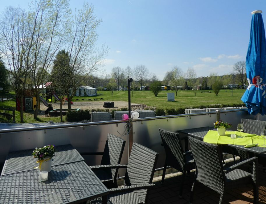 Restaurant with outdoor terrace