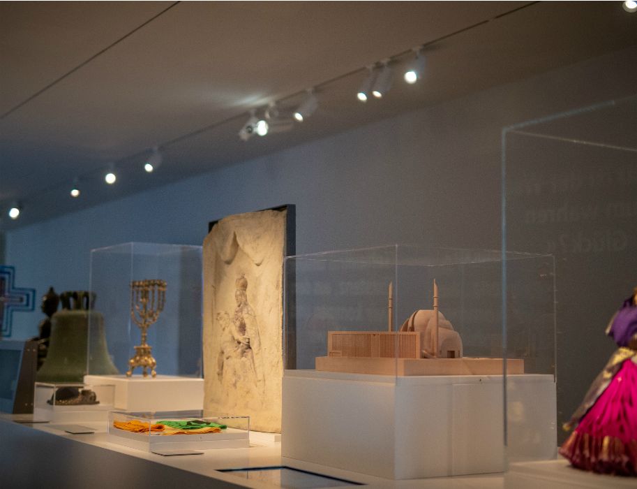 The Table of Religions is the highlight of the Relígio's permanent exhibition