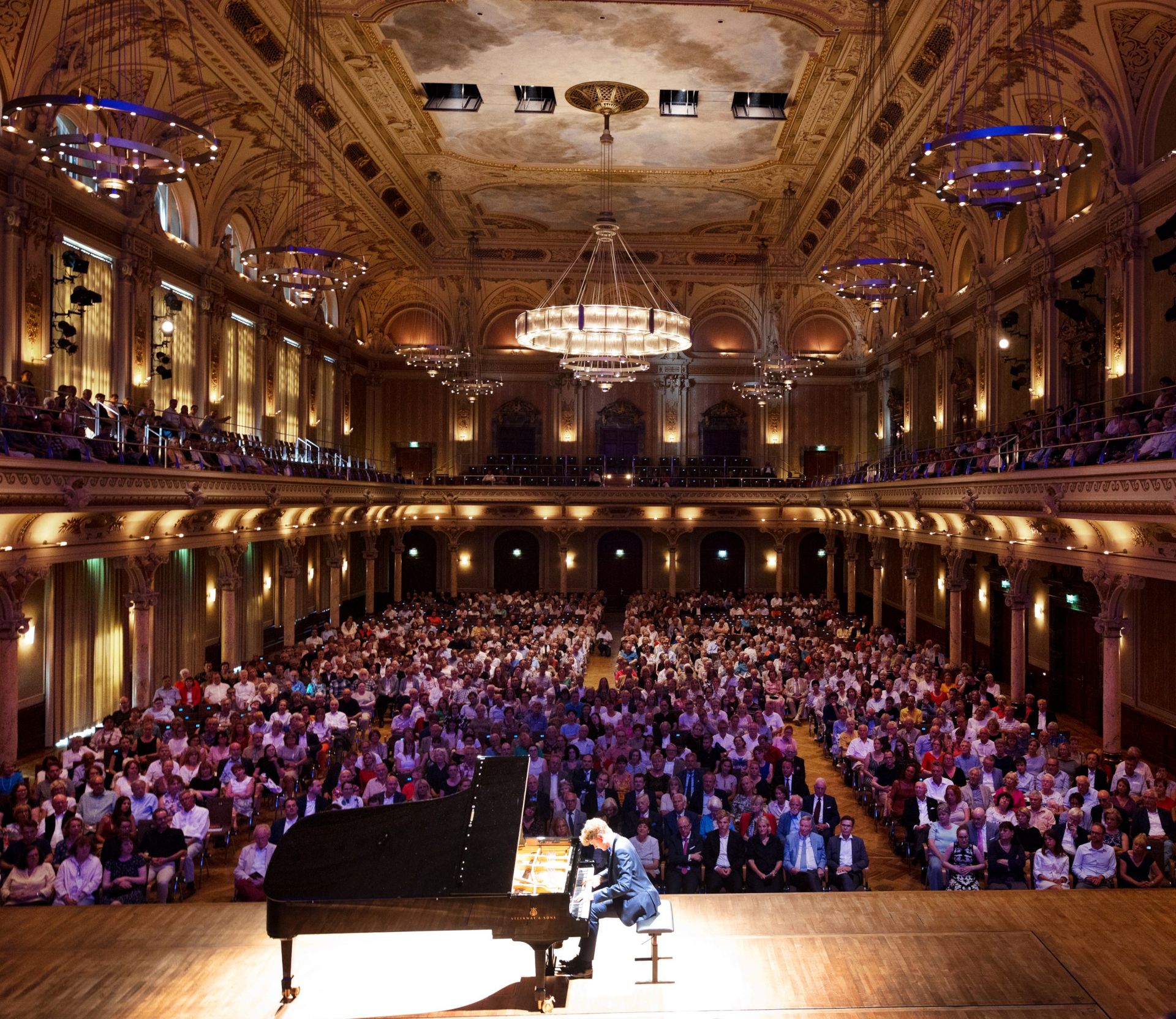 Jan Lisiecki has already been honored several times. He has won several prizes and awards. The audience of the 2023 Piano Festival also celebrated him