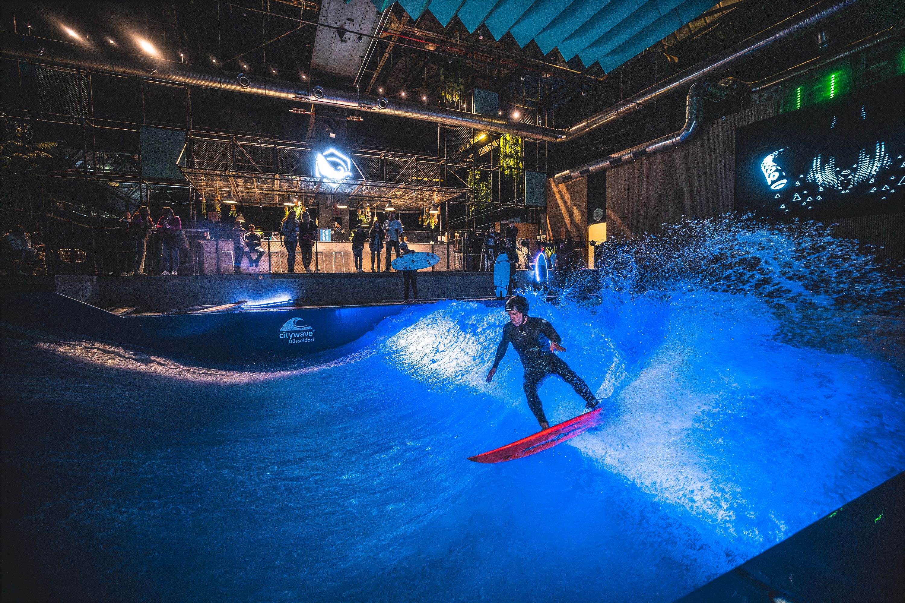 Indoor-Surfhalle