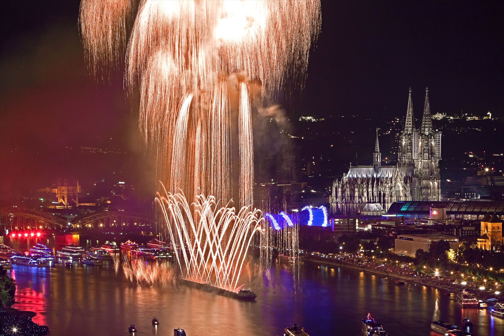 The Cologne Lights feature fireworks, Bengal lights, waterfalls and hundreds of thousands of sparklers