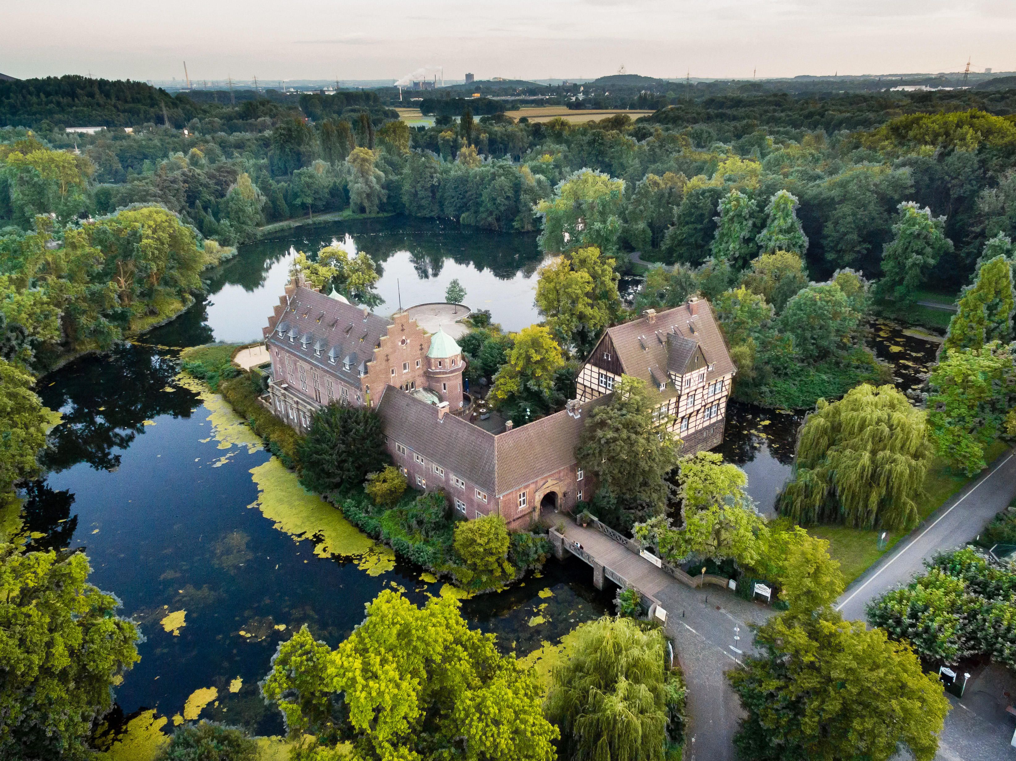 The Wittringen leisure center is an idyllic recreational area in the style of an English landscape park