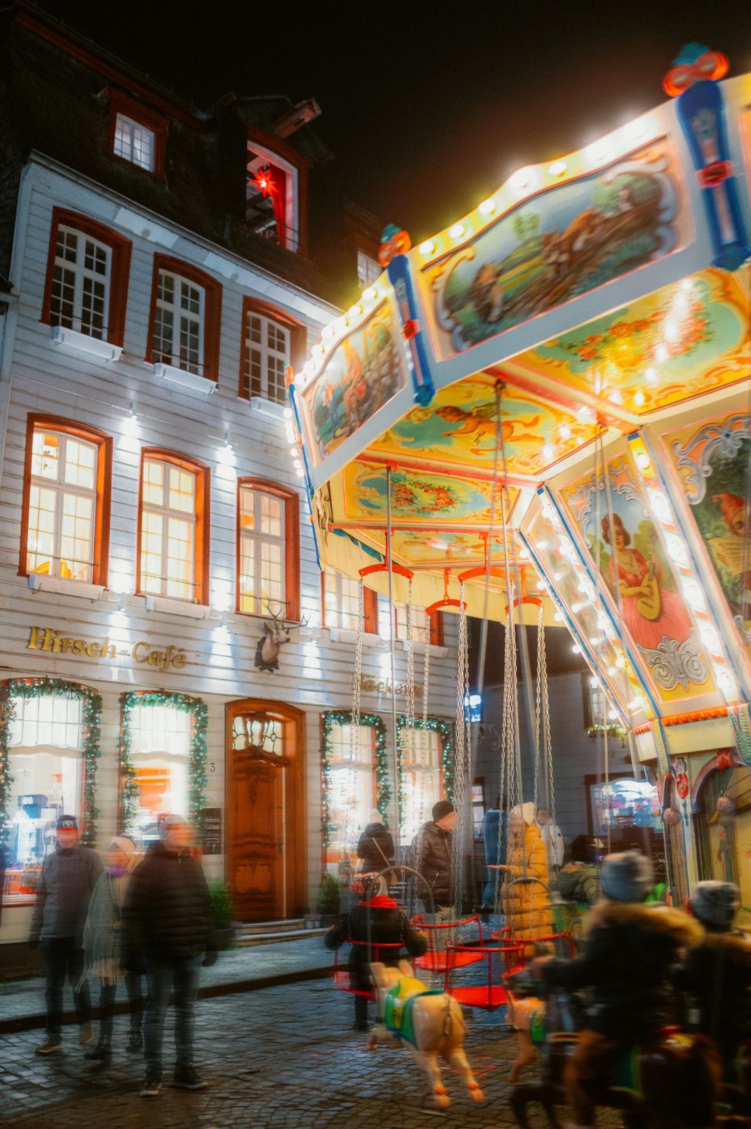 Monschau Christmas market Hirschcafé and carousel 