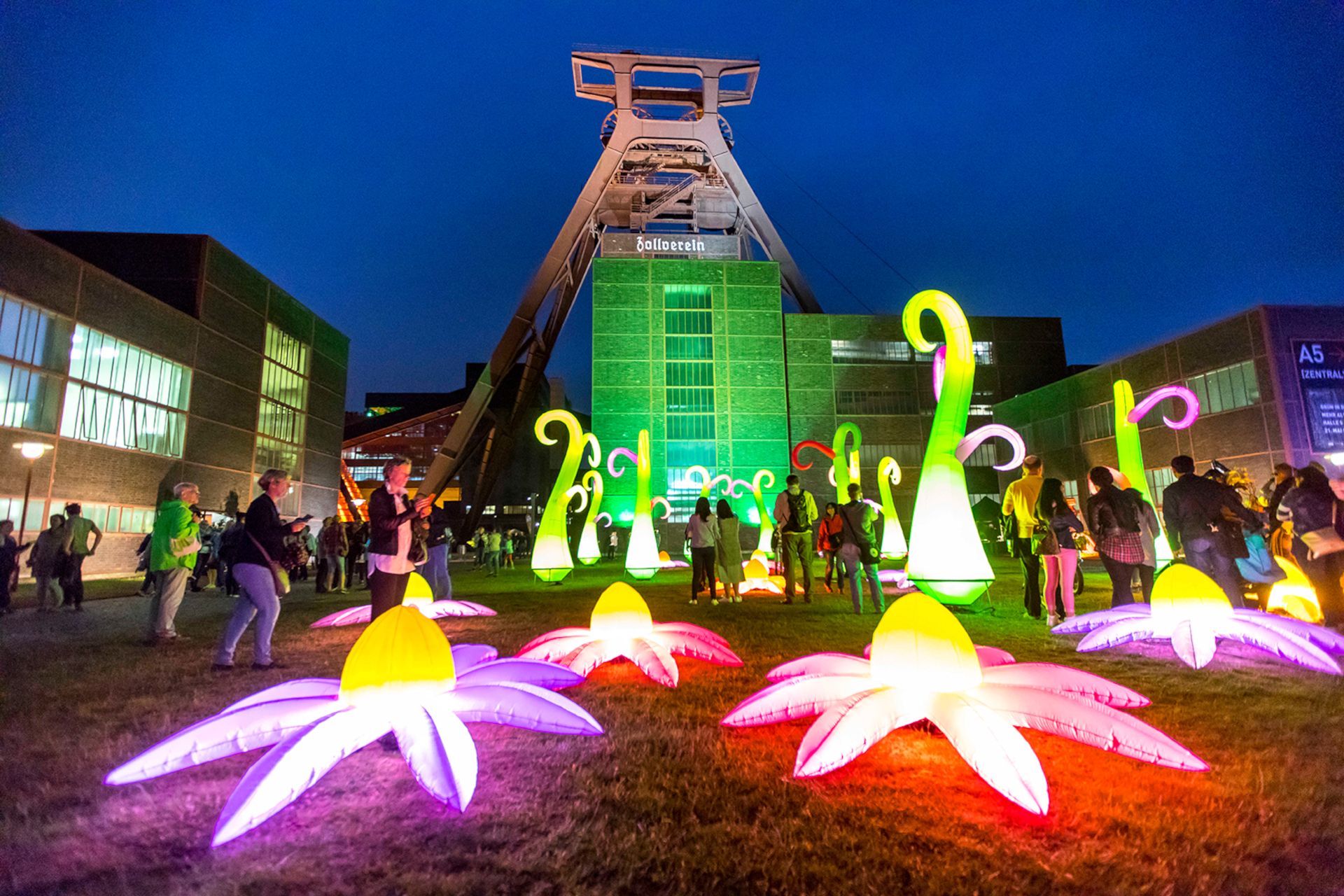 The Zollverein UNESCO World Heritage Site is a perennial favorite. Every year, families and groups of friends meet here to be entertained by artists